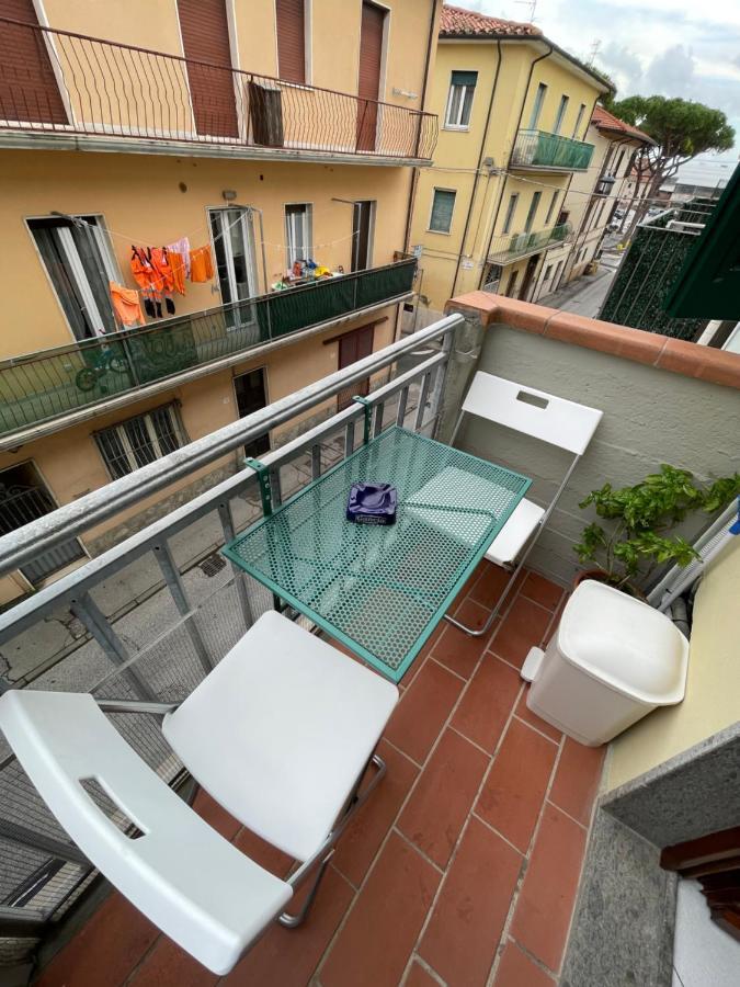 La Brezza Viareggina A 500 Mt Dal Mare, Dal Carnevale E Dagli Stabilimenti Balneari Apartamento Viareggio Exterior foto